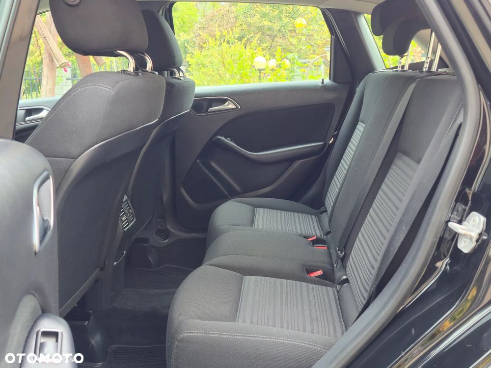 Mercedes-Benz Klasa B 180 CDI (BlueEFFICIENCY) 7G-DCT - 38