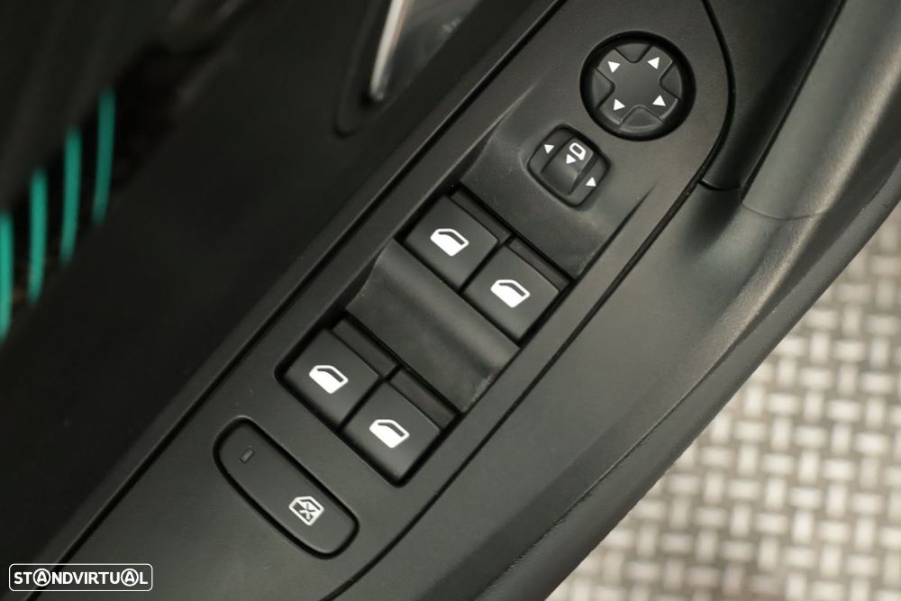 Peugeot 2008 1.2 PureTech Allure Pack EAT8 - 21