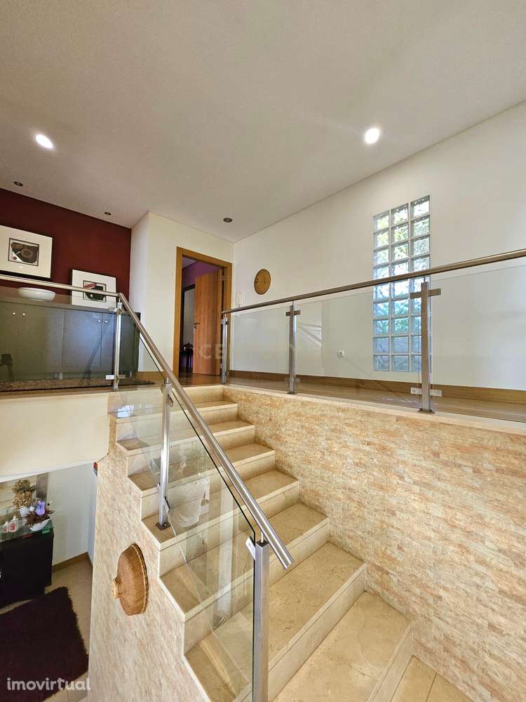 Moradia T4 em Águeda com , Garagem, jardim,quintal e uma excelente exp - Grande imagem: 5/49