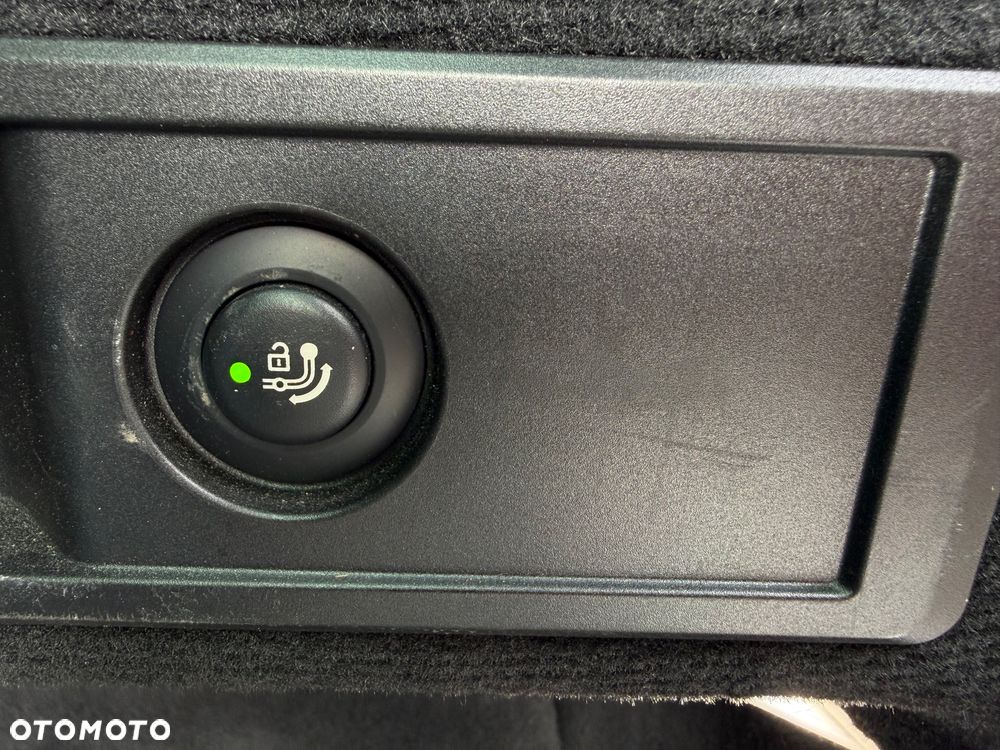 BMW Seria 3 320d xDrive Edition M Sport Shadow - 13