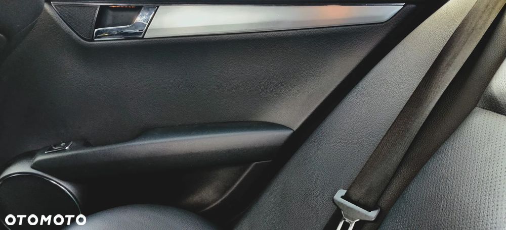 Mercedes-Benz Klasa C 300 7G-TRONIC - 25