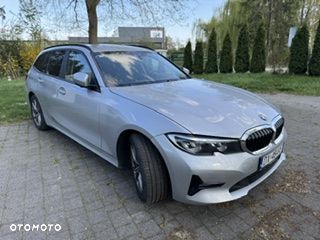 BMW Seria 3 2021 photo 2