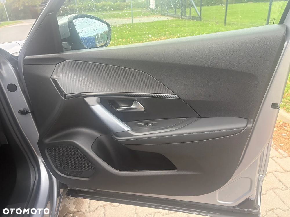 Peugeot 2008 PureTech 130 EAT8 Allure - 12