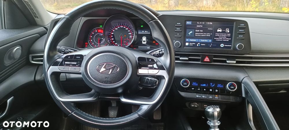 Hyundai Elantra - 8