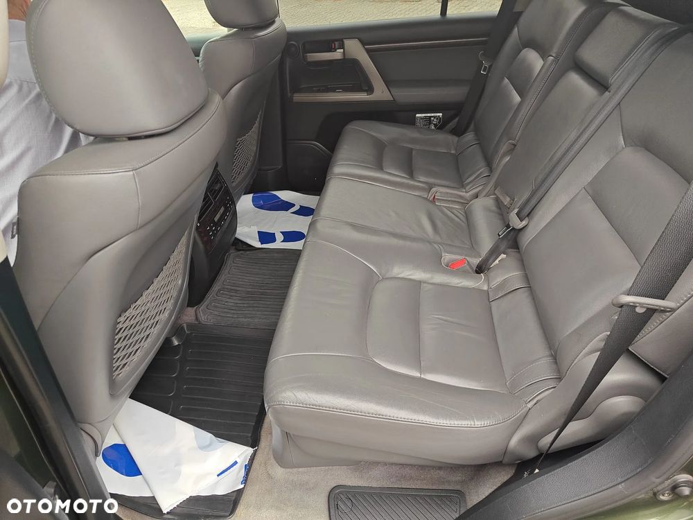 Toyota Land Cruiser - 18