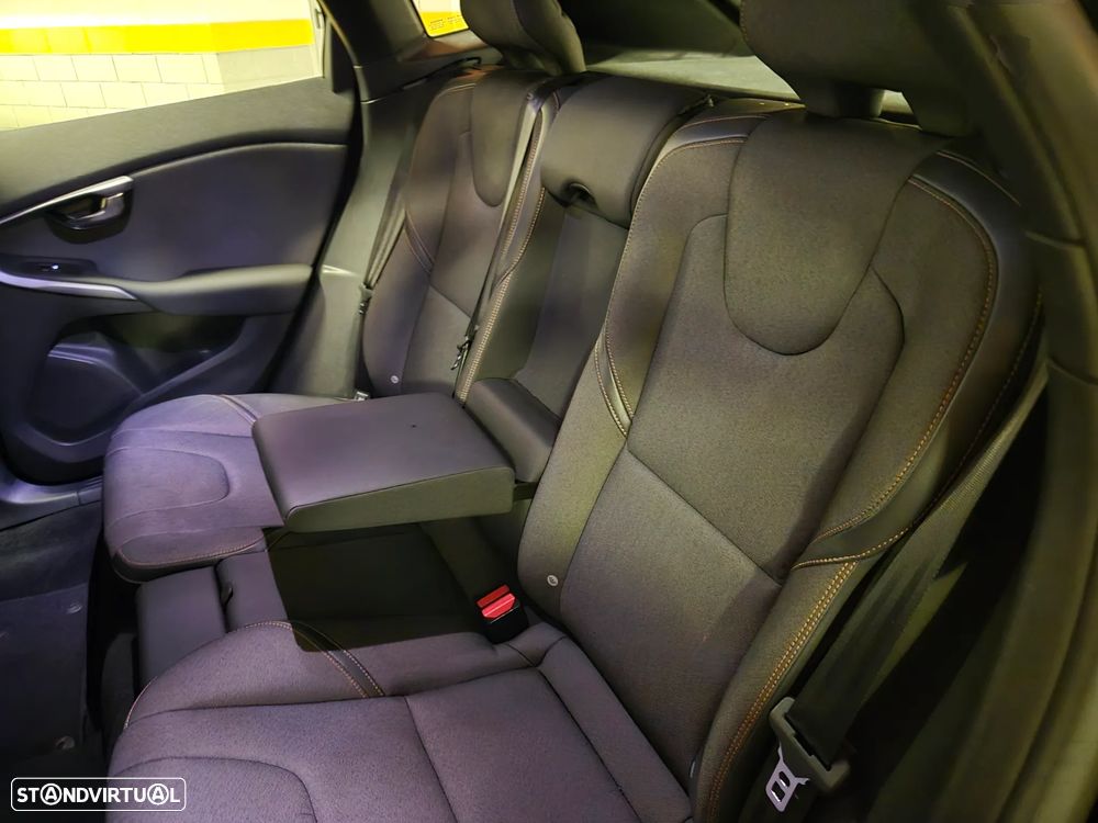 Volvo V40 Cross Country 2.0 D2 Summum - 32