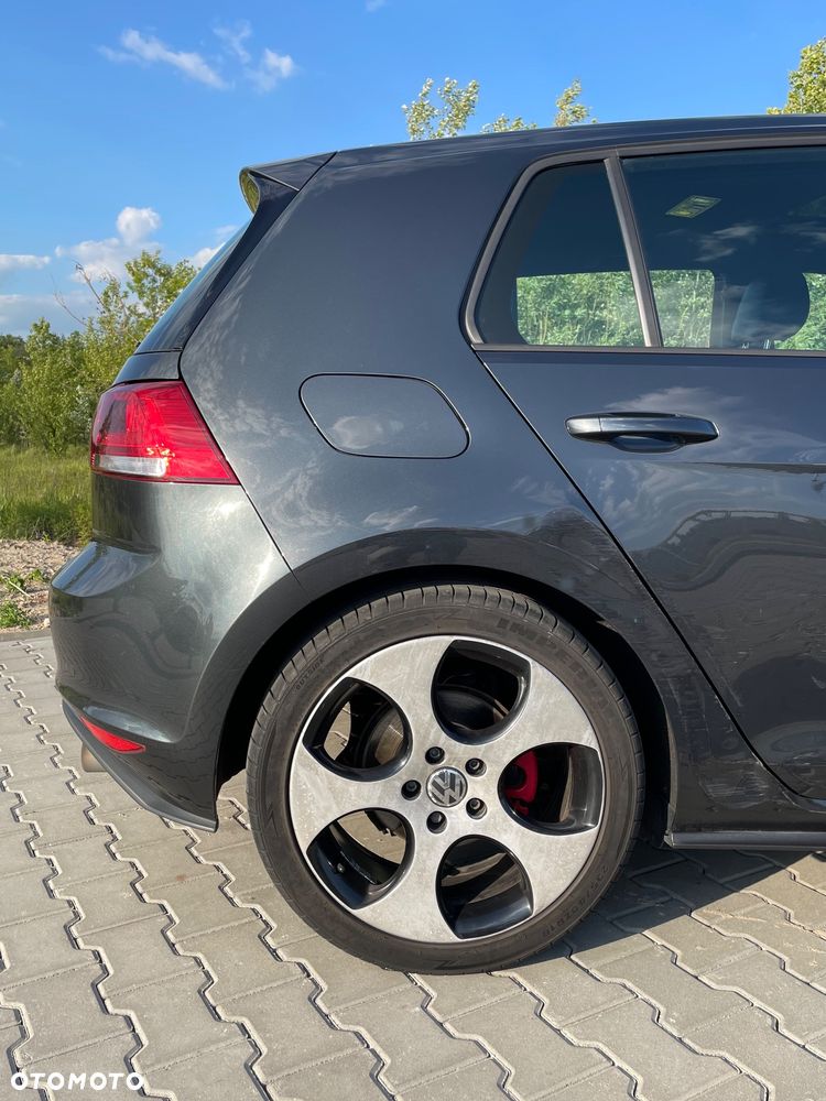 Volkswagen Golf - 20
