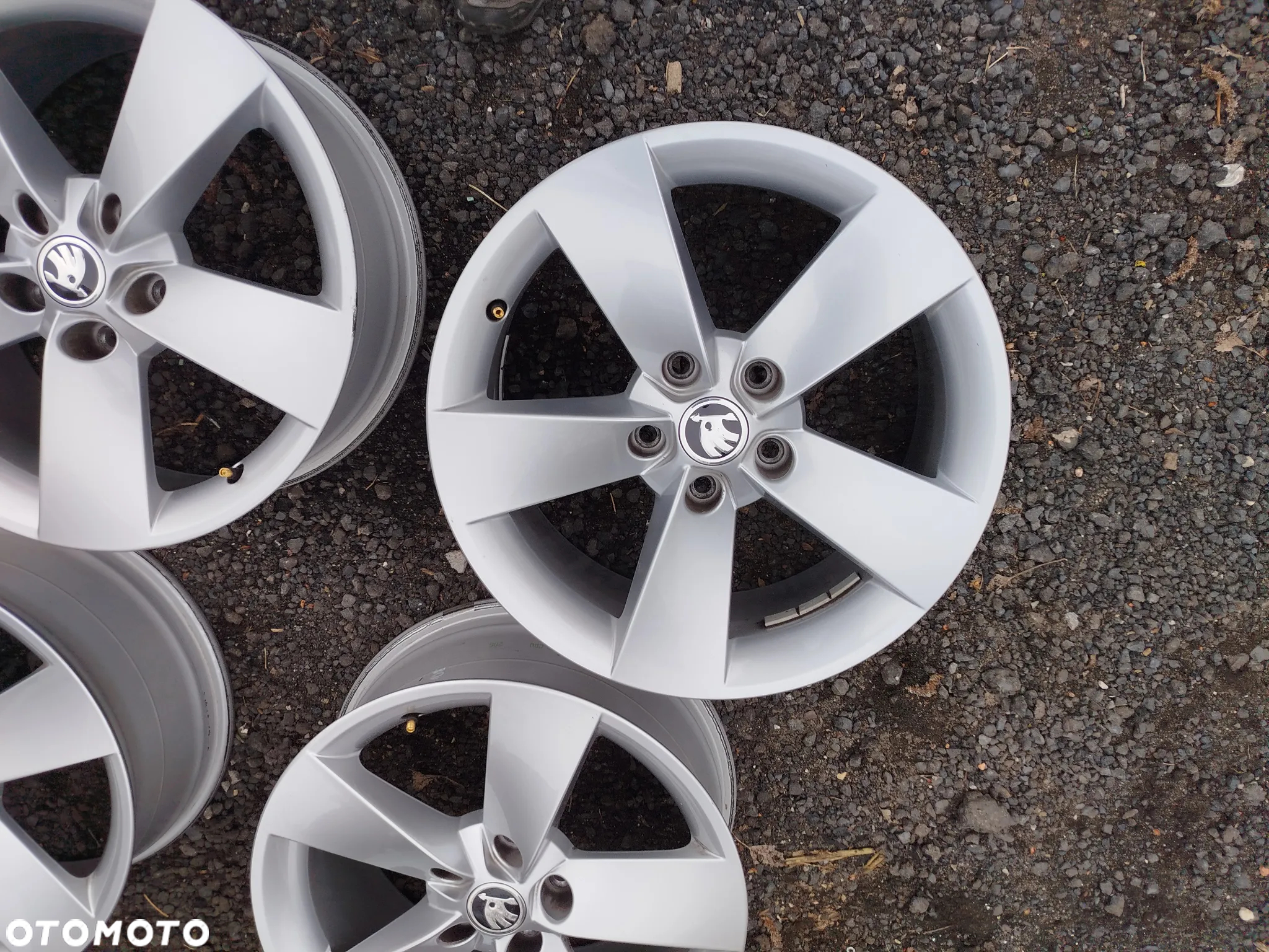 Felgi Aluminiowe Skoda 5x112 7Jx17 Et45 57A601025F Oryginał Super Stan - 3