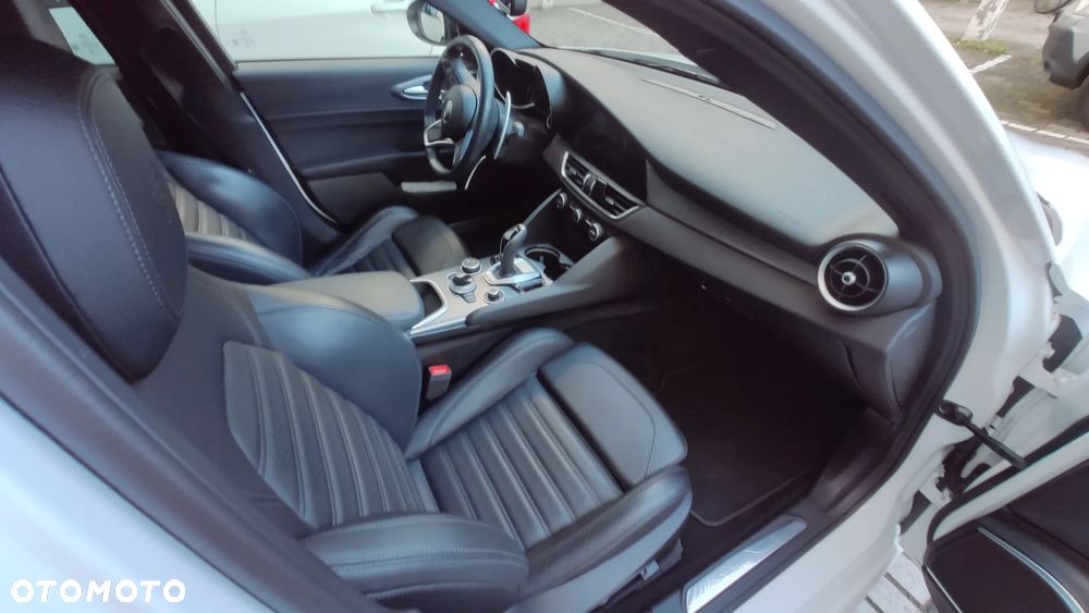 Alfa Romeo Giulia 2.0 Turbo Veloce Q4 - 18