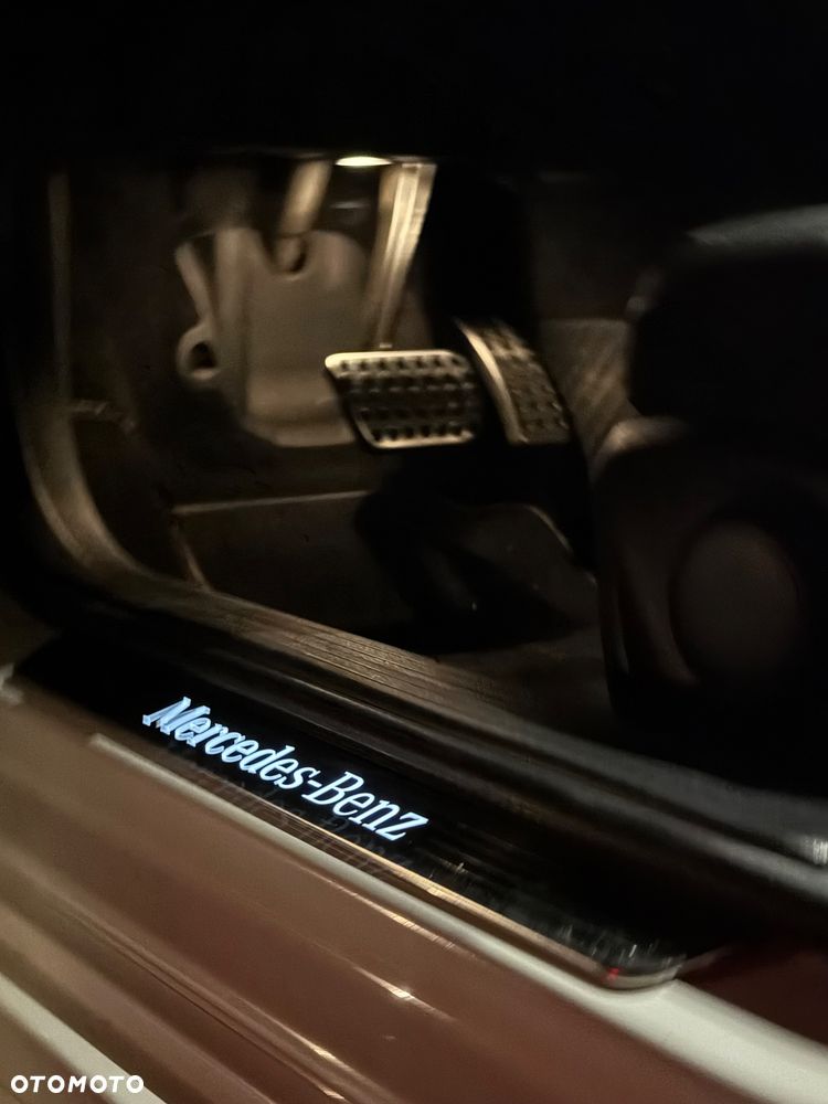 Mercedes-Benz CLA 200 7G-DCT AMG Line - 27