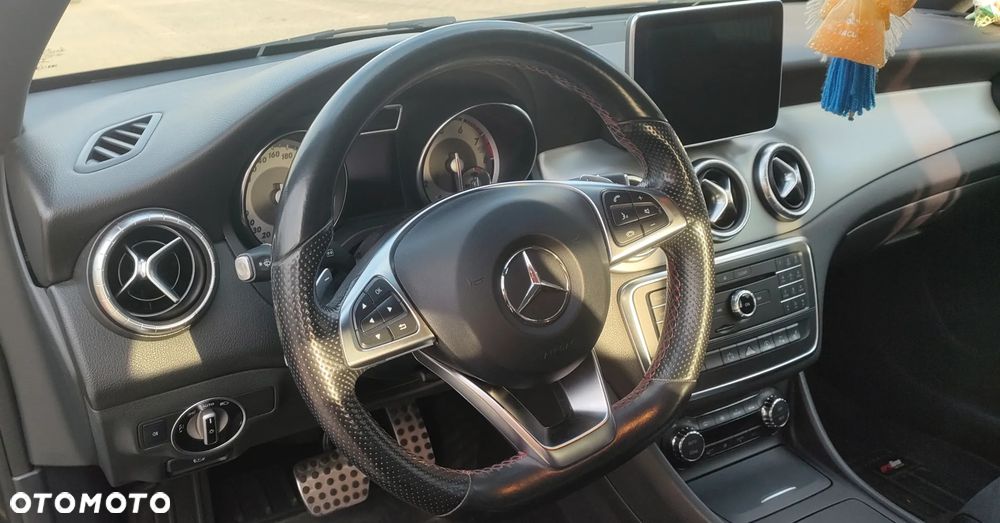Mercedes-Benz CLA 200 7G-DCT - 8