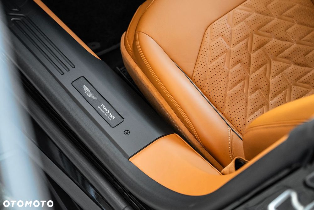 Aston Martin Vanquish - 22