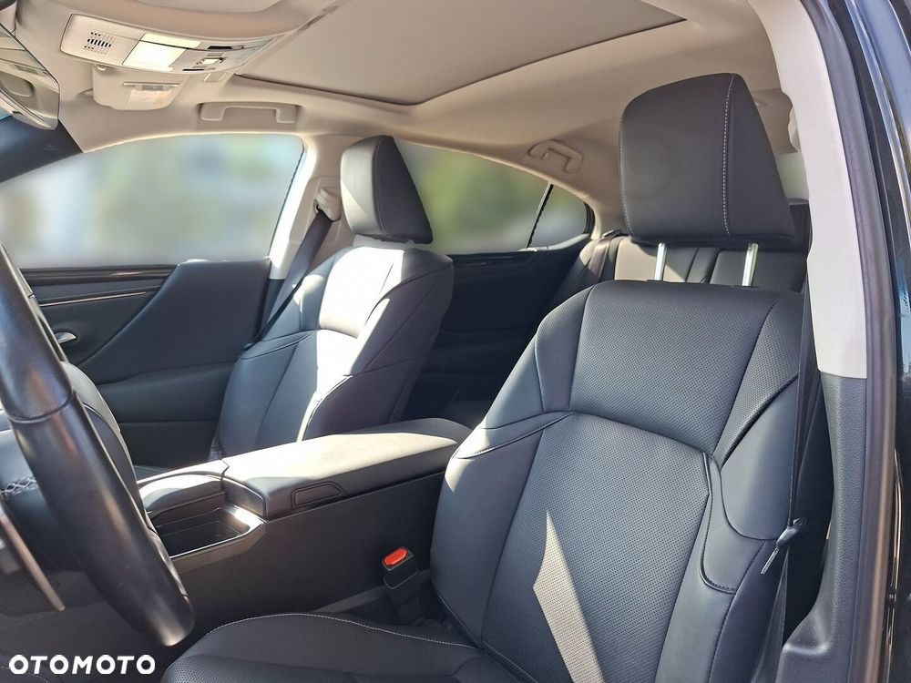 Lexus ES - 10