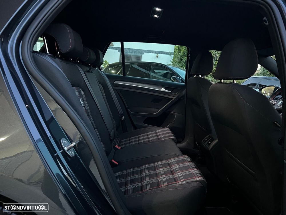 VW Golf 2.0 TSI GTI DSG Performance - 29