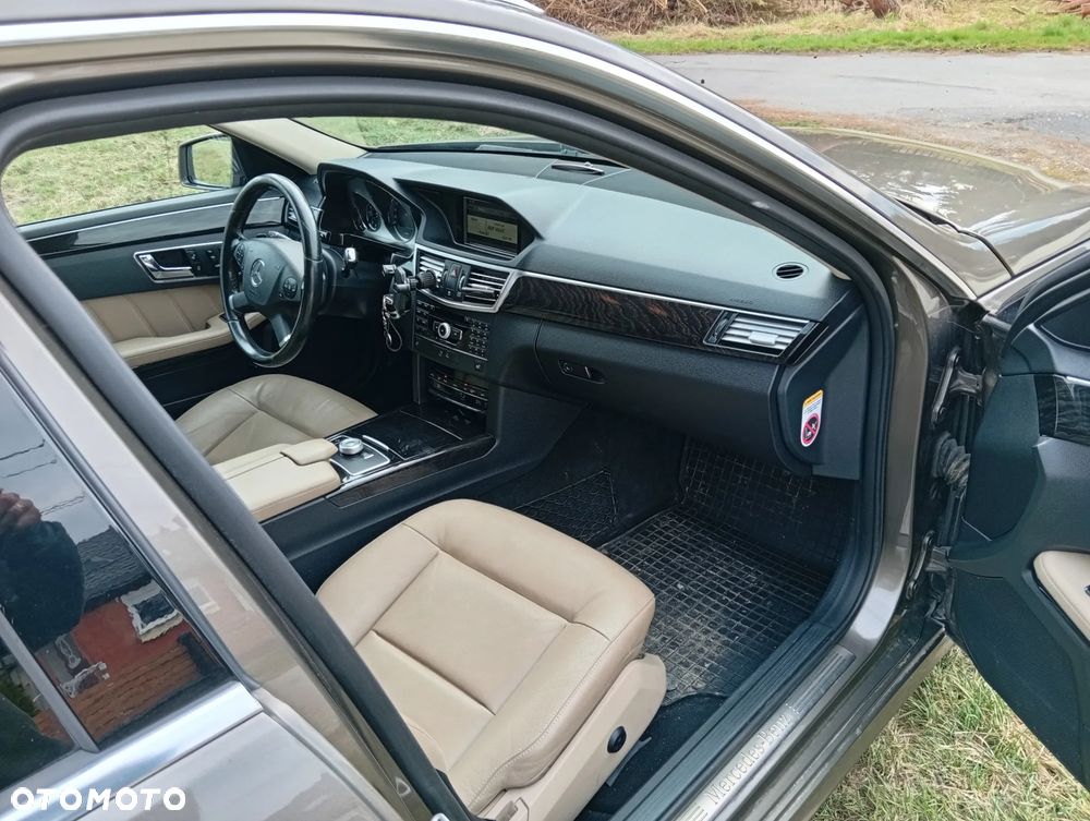 Mercedes-Benz Klasa E 300 CDI DPF BlueEFFICIENCY 7G-TRONIC Avantgarde - 15
