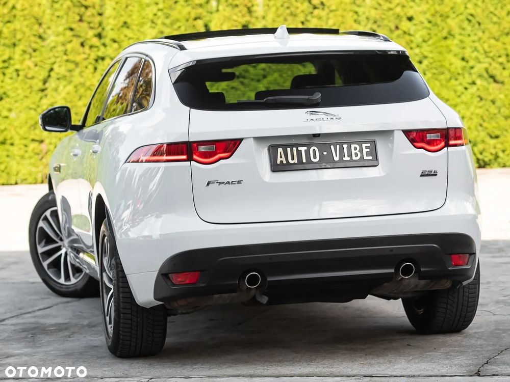 Jaguar F-Pace P250 AWD R-Dynamic S - 8