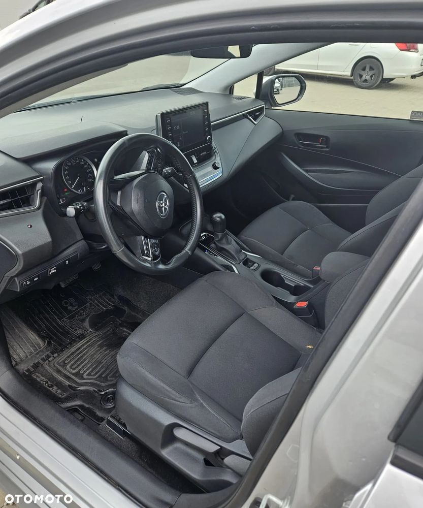 Toyota Corolla ver-1-8-hybrid-active - 9