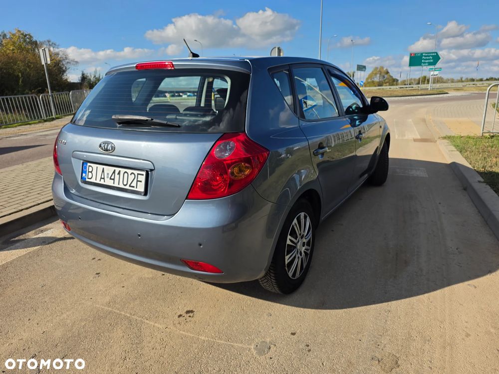 Kia Ceed 2007 photo 4