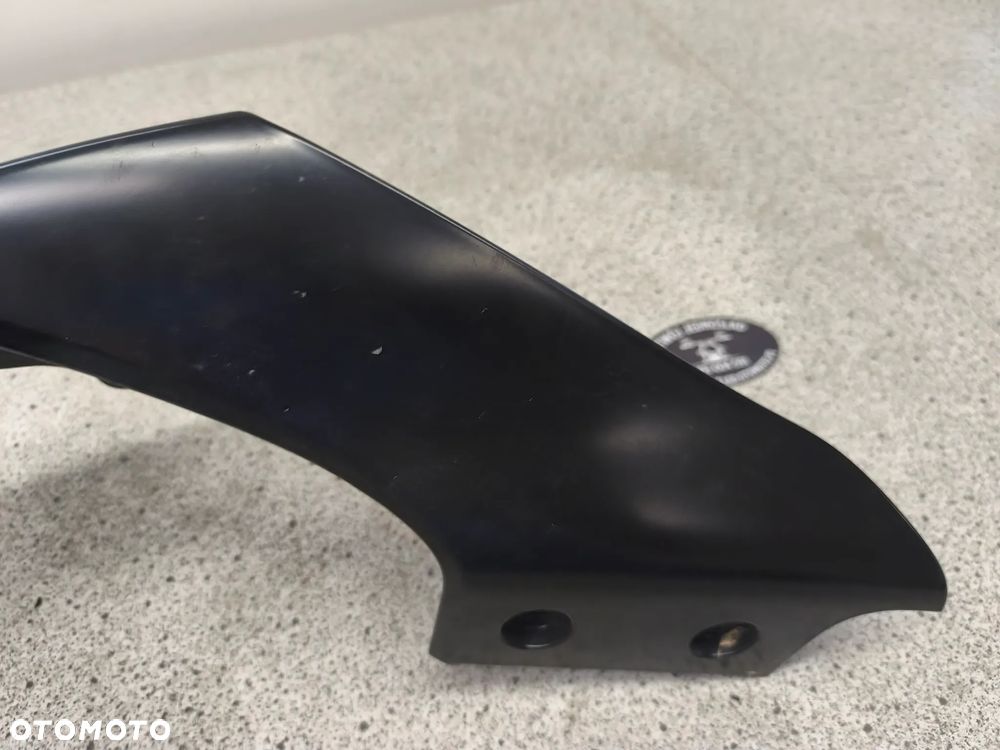 Zadupek, ogon prawy, owiewka, osłona prawa, bok, boczek Yamaha R125 R 125 2023 - 8