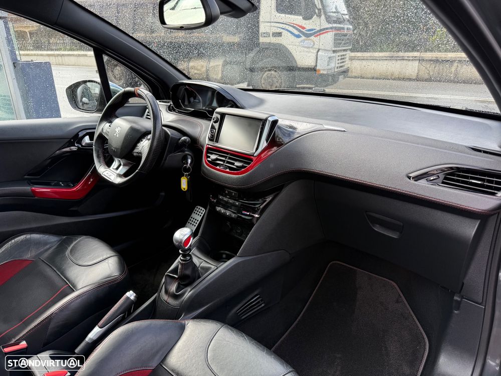 Peugeot 208 GTI 200 THP - 41