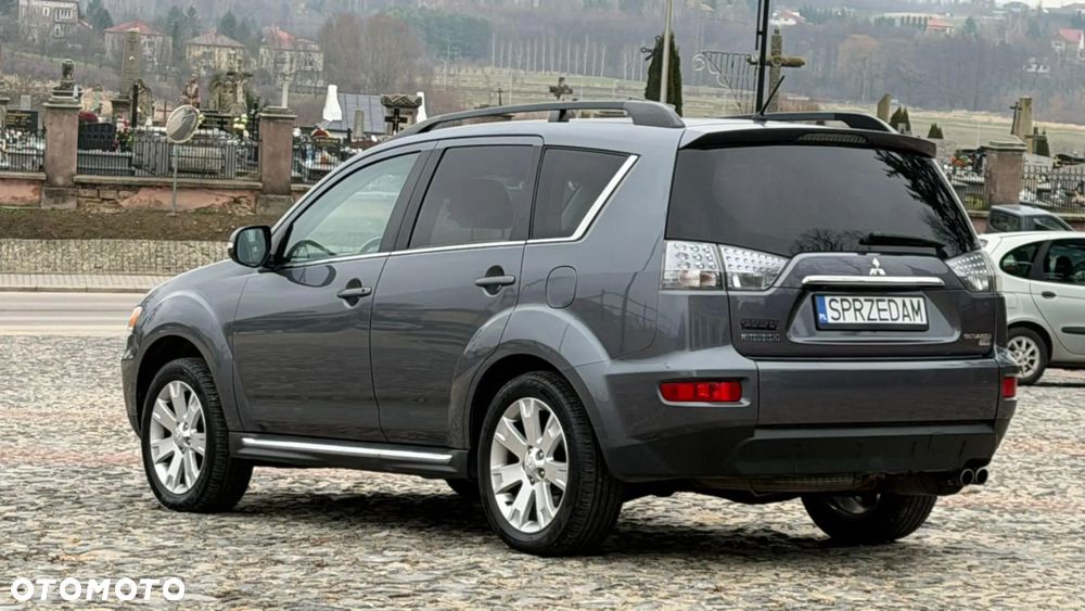 Mitsubishi Outlander - 14