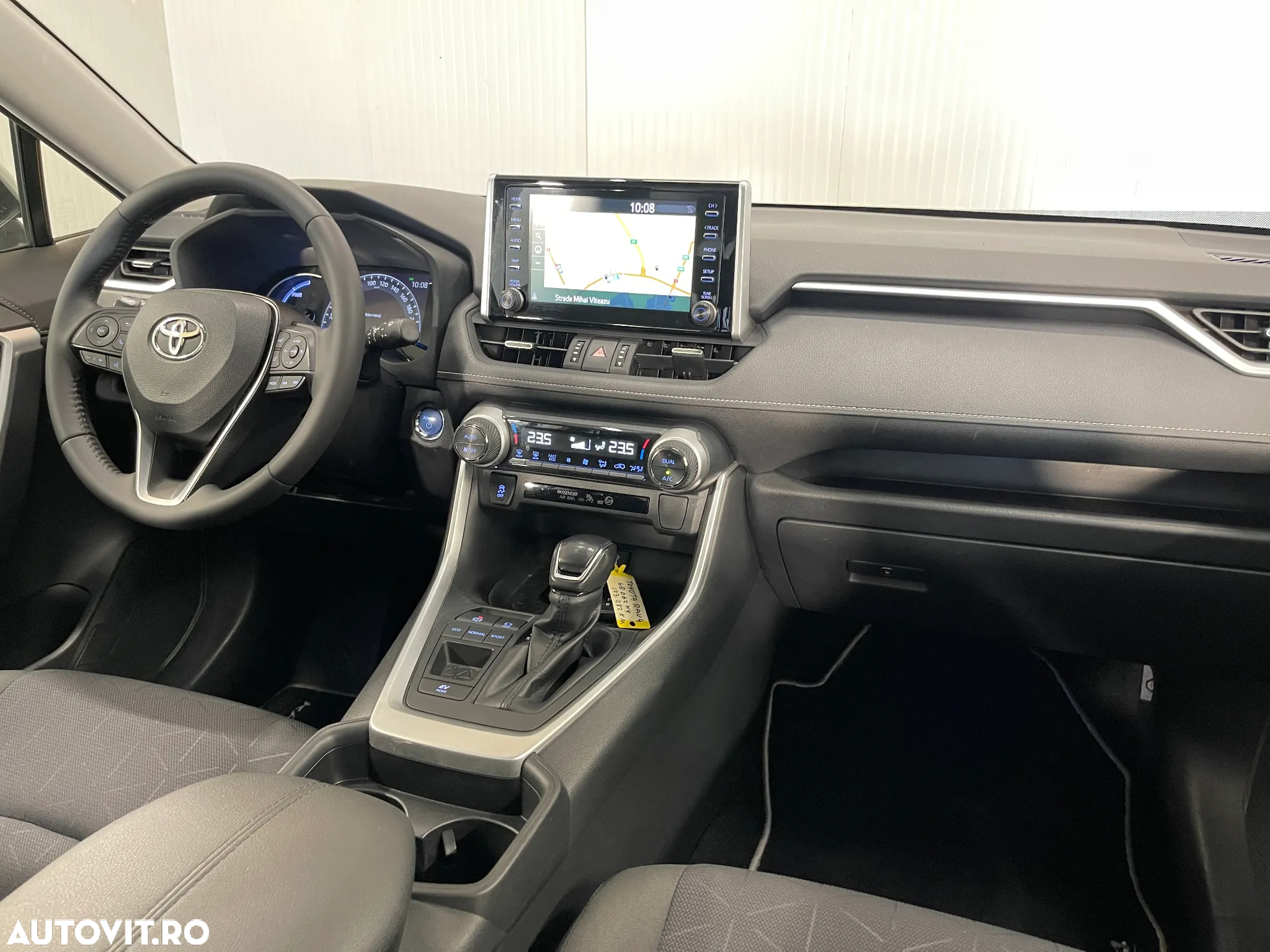 Toyota RAV4 - 8