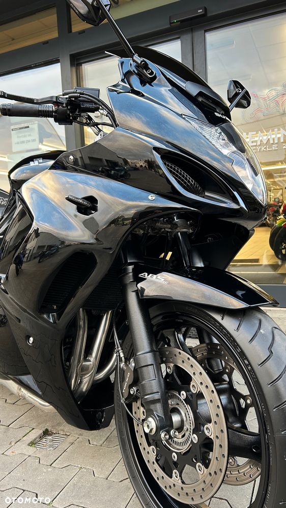 Suzuki GSX - 16