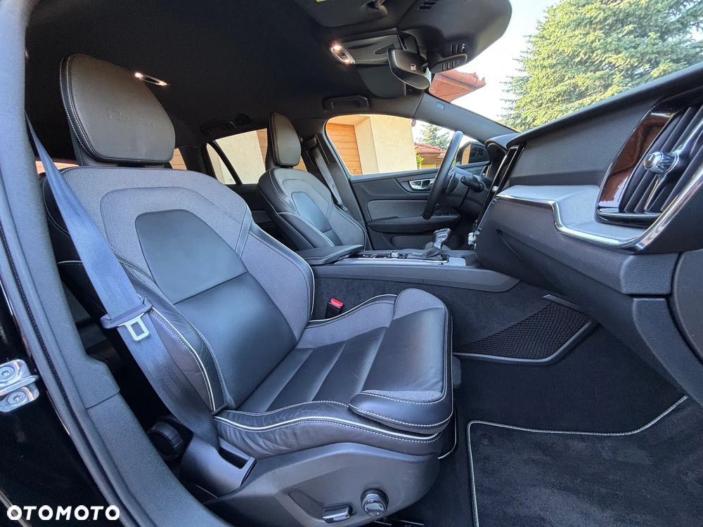 Volvo V60 D4 R-Design - 16