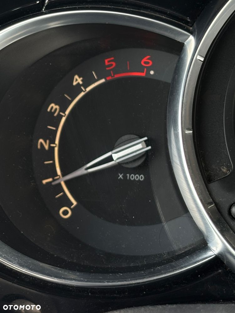 Citroën DS3 1.6 HDi SoChic - 32