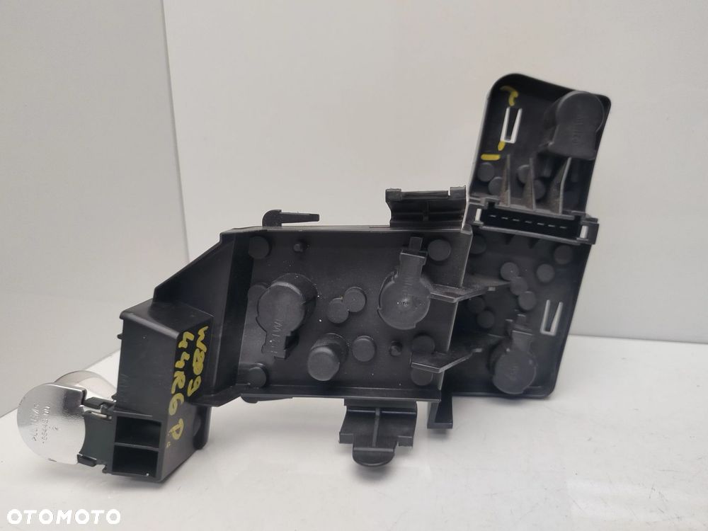 MERCEDES CLK W209 02R- WKŁAD GNIAZDO LAMPY TYŁ PRAWY A2098200677 - 4