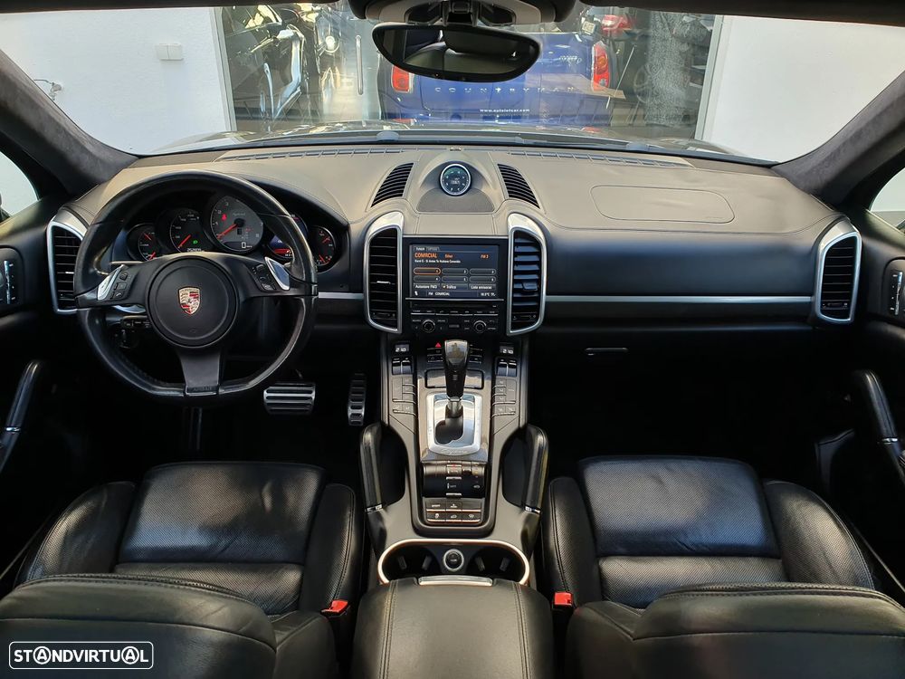 Porsche Cayenne S - 32