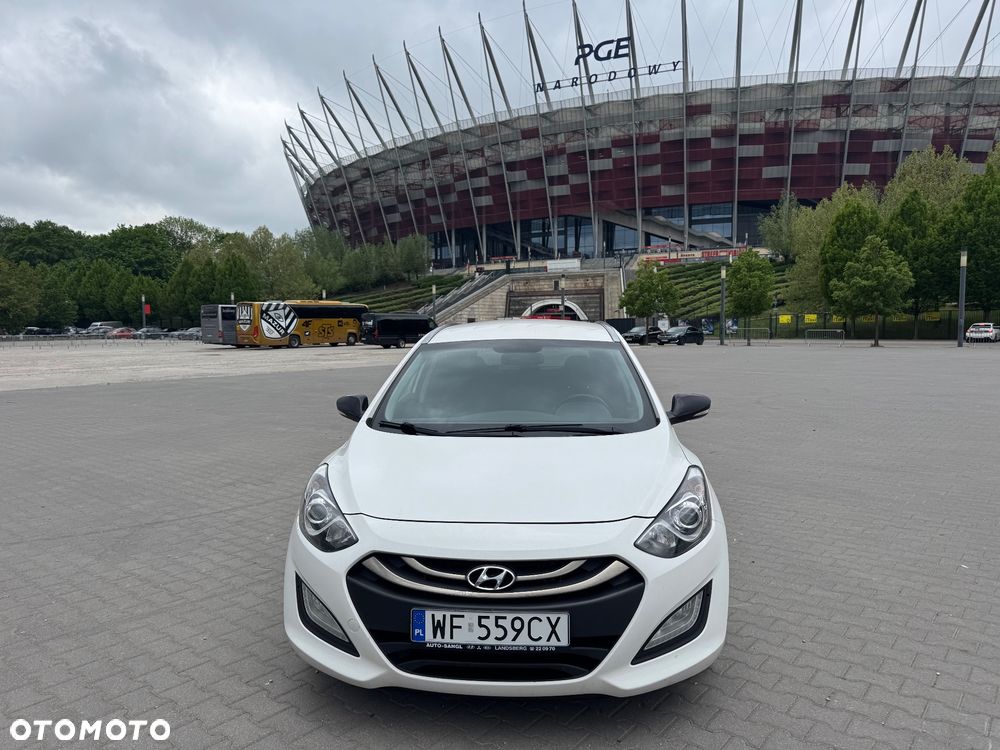 Hyundai i30 1.6 CRDi Fifa World Cup Edition - 1
