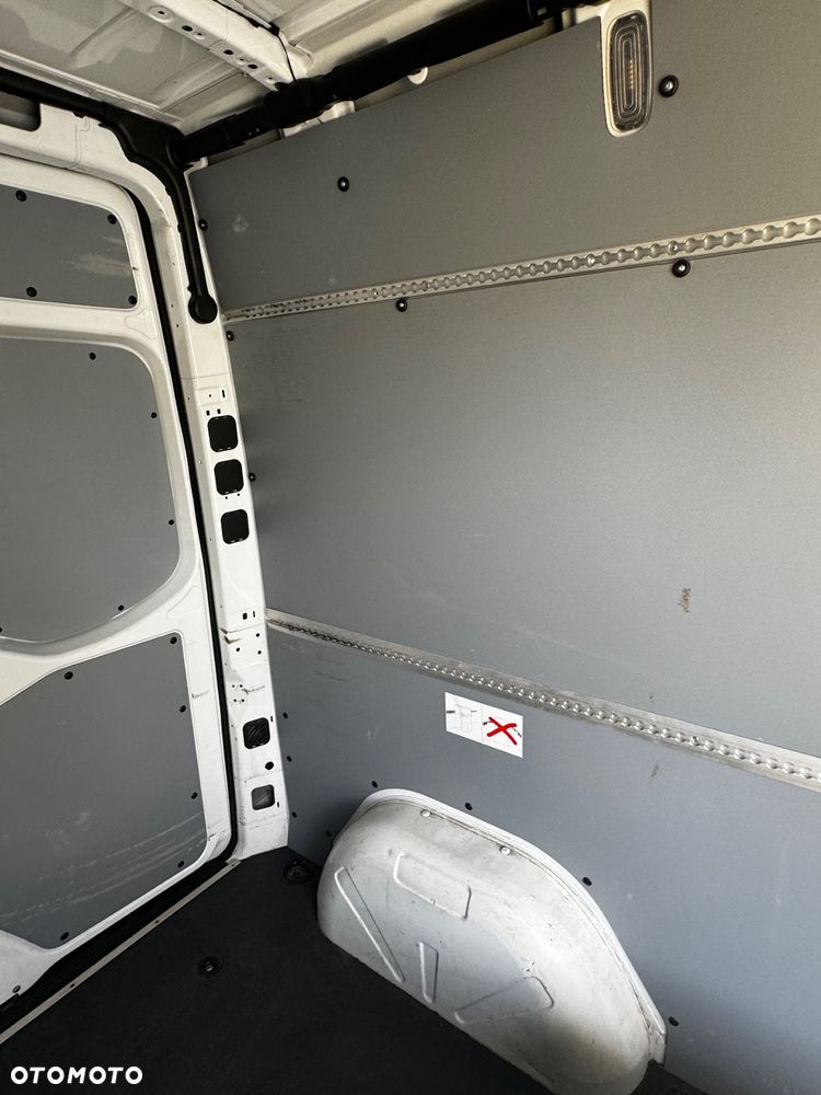 Mercedes-Benz Sprinter - 10
