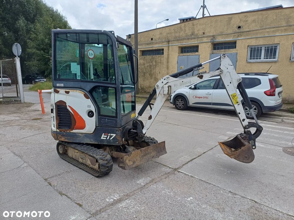 Bobcat E17 - 6