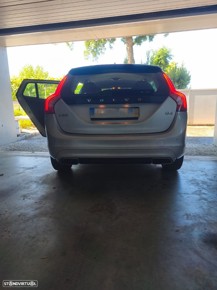 Volvo V60 2.0 D4 Momentum - 3