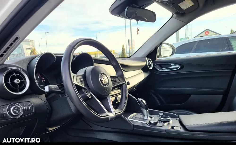 Alfa Romeo Giulia - 9