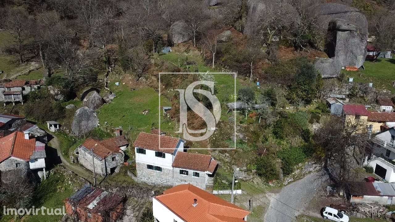 Moradia T2 habitável+ Moradia T2 para restauro+ Terreno com 700m2 - Grande imagem: 2/40
