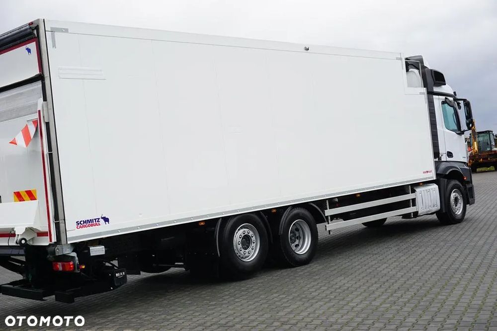 Mercedes-Benz ACTROS / 2553 / EURO 6 / CHŁODNIA + WINDA / 23 PALETY / OŚ SKRĘTNA - 26