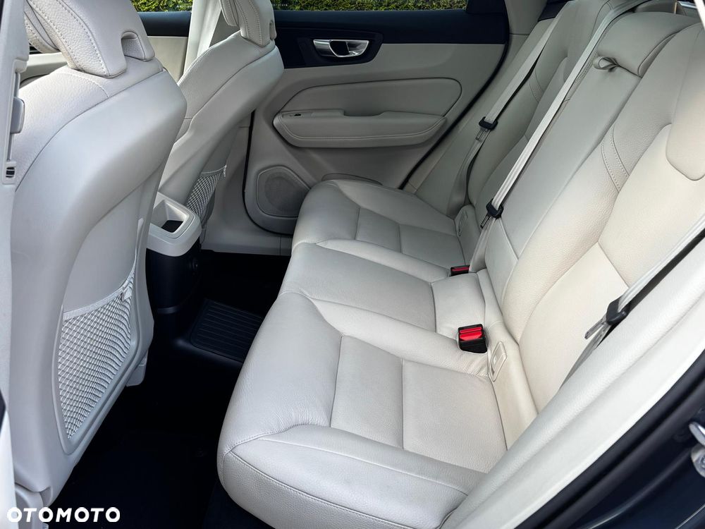 Volvo XC 60 T6 Plug-In Hybrid AWD Plus Dark - 7
