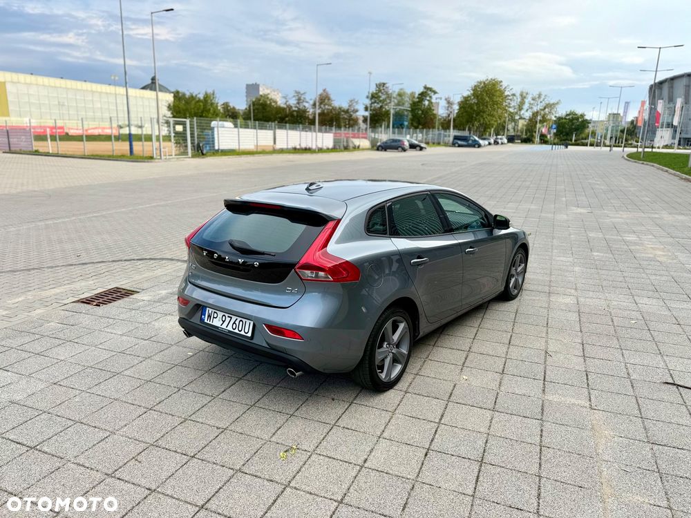 Volvo V40 D4 Geartronic Momentum - 18