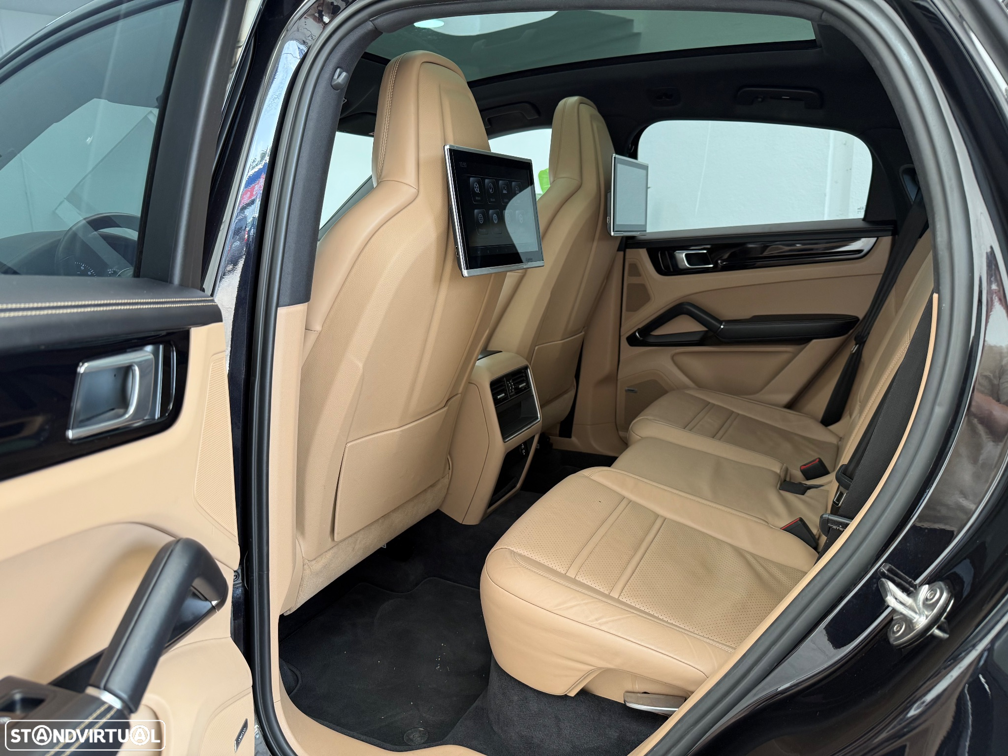 Porsche Cayenne Coupé E-Hybrid - 11