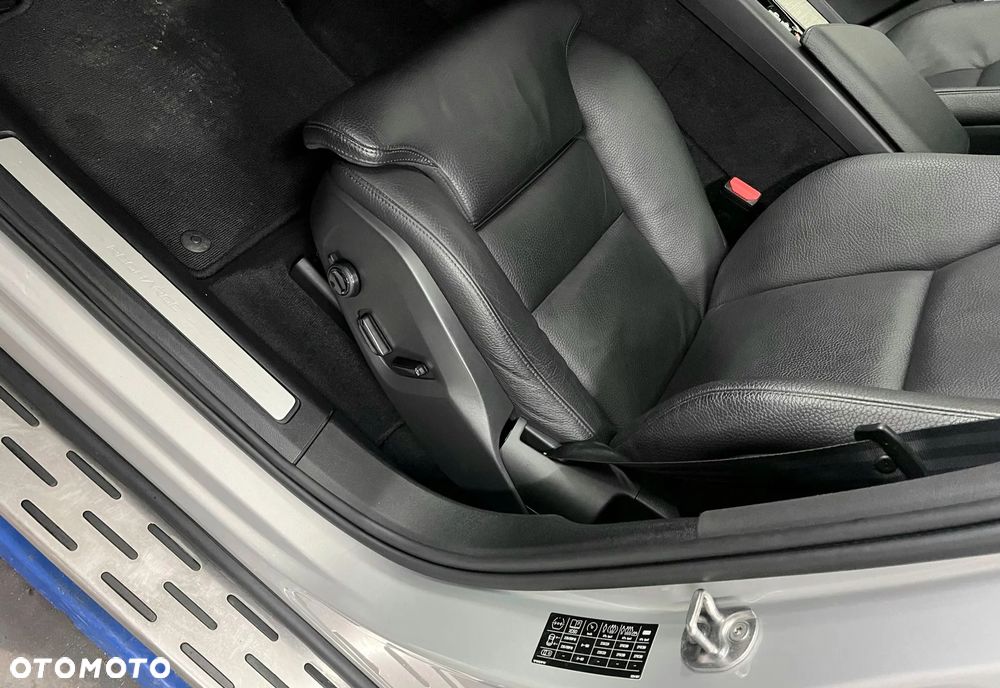 Volvo XC 60 T6 Plug-In Hybrid AWD Plus Black Edition - 25