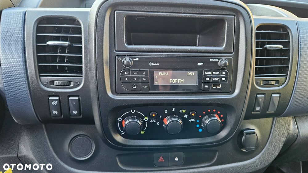 Opel Vivaro 1,6 CDTI 120KM L2 Długi 2018 Rok Klima Webasto Tempomat Hak Parktronik - 17