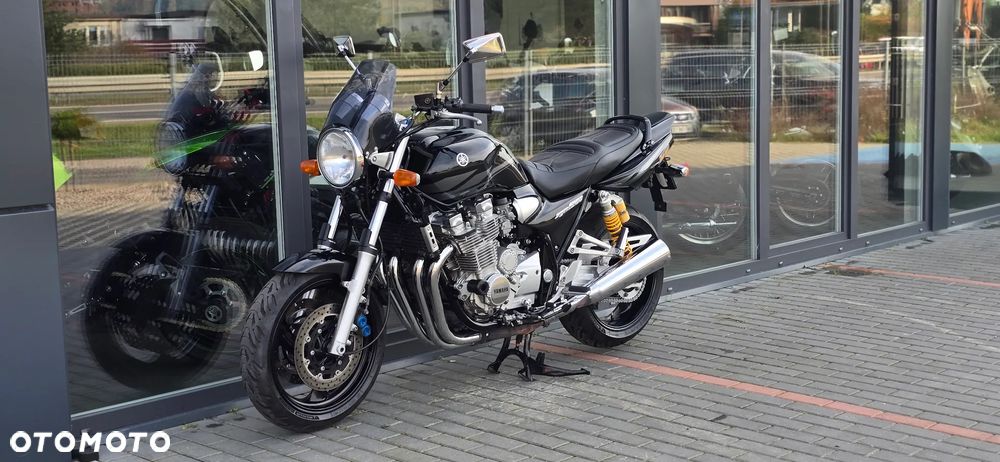 Yamaha XJR - 32