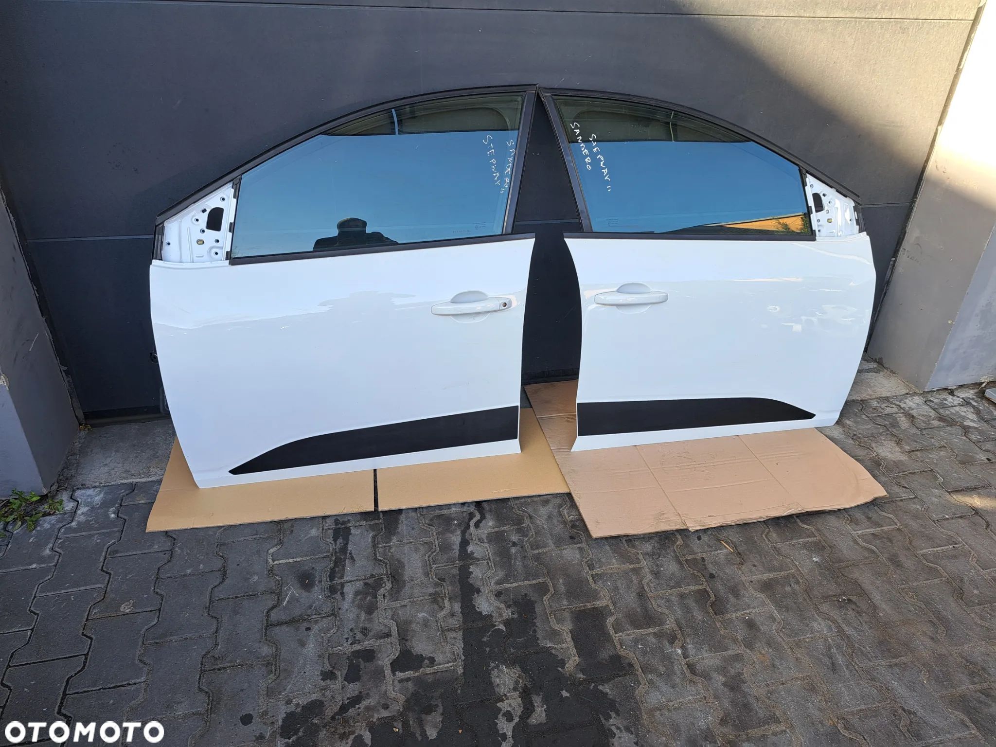 Dacia Sandero Stepway III drzwi lewy przód 0V369 ładne - 1
