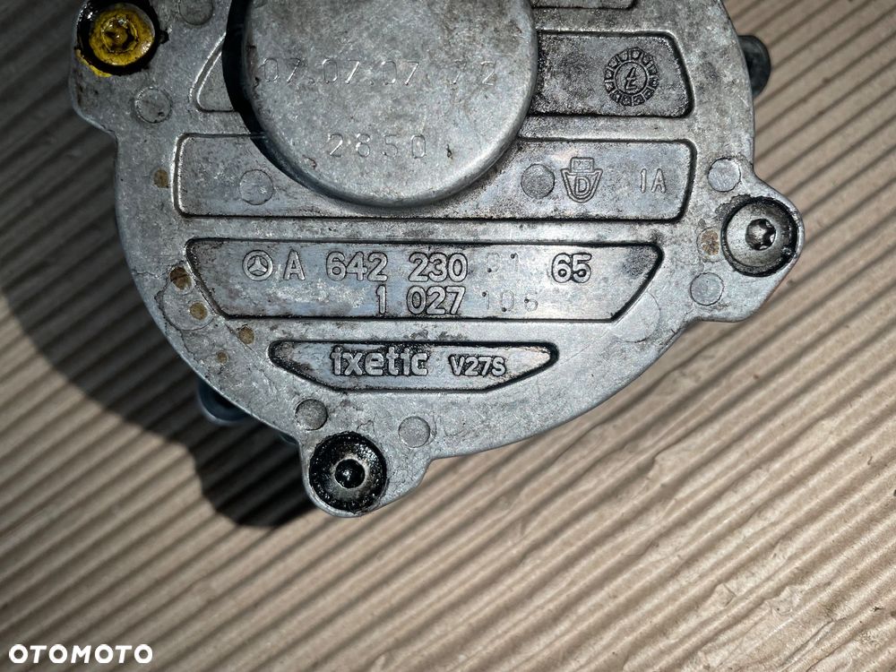 A6422300165 Pompa podciśnienia vacum Mercedes ml w164 r w251 - 2
