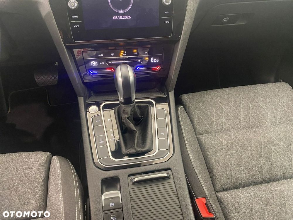 Volkswagen Passat - 18