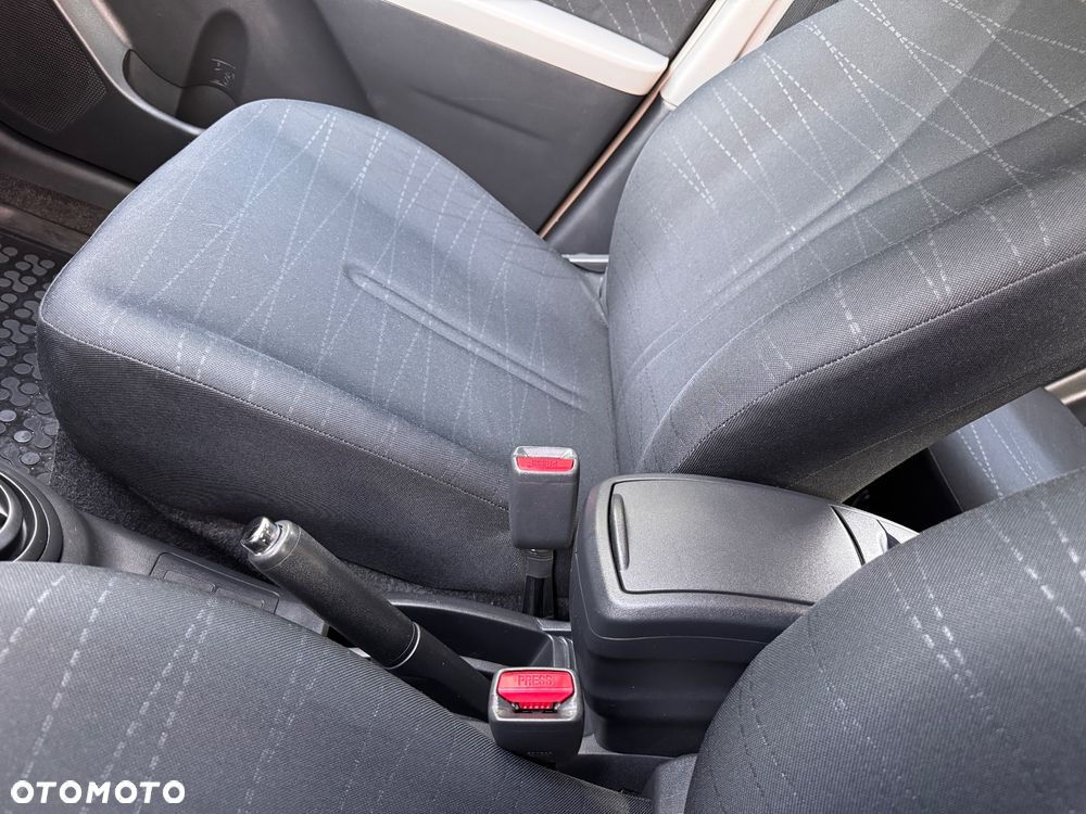 Toyota Yaris - 16