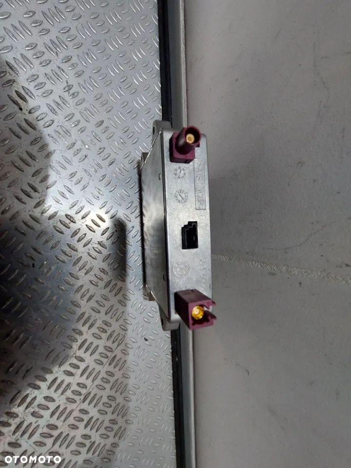 WZMACNIACZ ANTENOWY AUDI A6 C6 NR 8E0035456B - 2