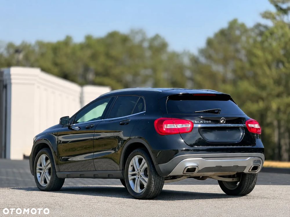 Mercedes-Benz GLA 250 7G-DCT - 7
